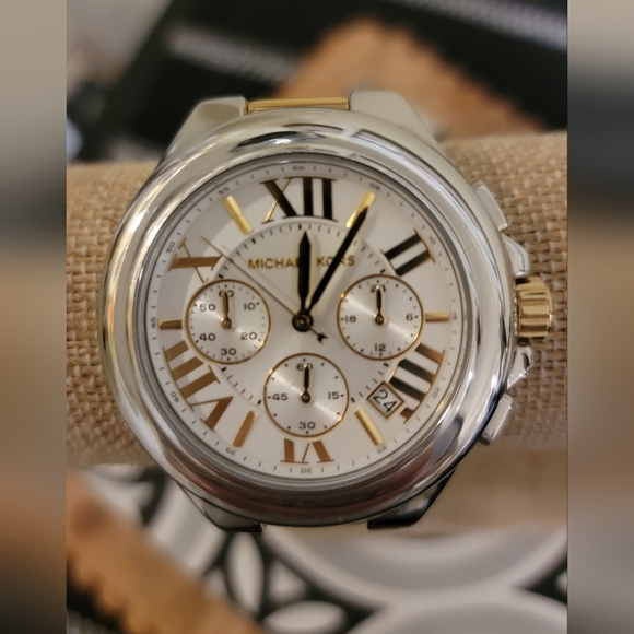 Michael Kors Womens Two-tone Watch - Picture 3 of 8